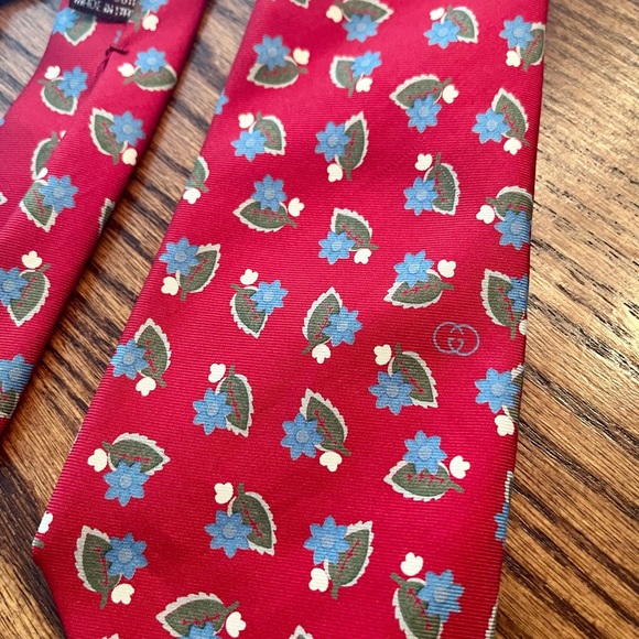 Gucci vintage red tie with flowers - Picture 4 of 6
